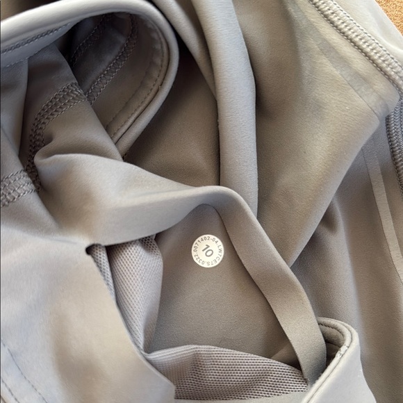 Base Pace High Rise 8” Reflective Short - Picture 3 of 6